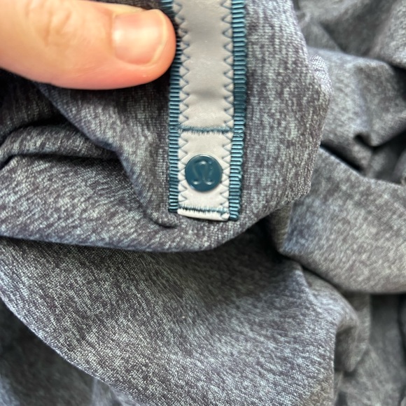 Lululemon Vinyasa Wrap / Customizable Snap Scarf - Picture 6 of 6